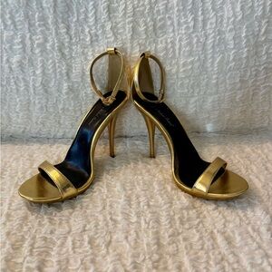 Antonio Melani gold heels!